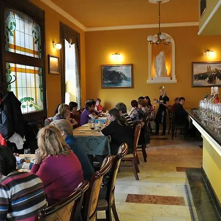 מלון Grand Praha Jičín